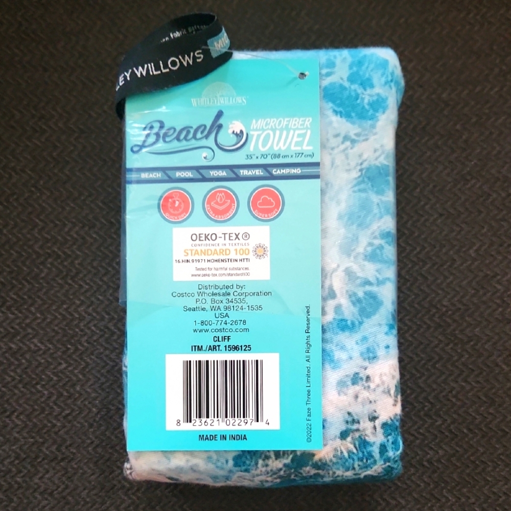 NWT Whitley Willows Blue/white waves microfiber reversible beach towel One size